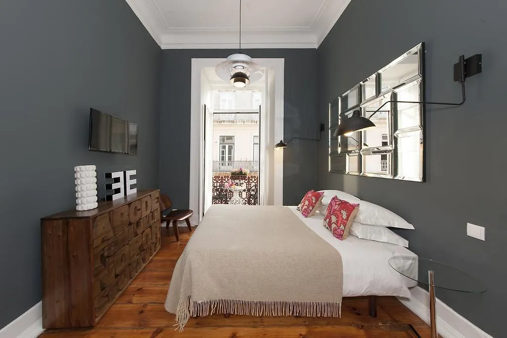 Lisbon Cheese & Wine Suites 4*,