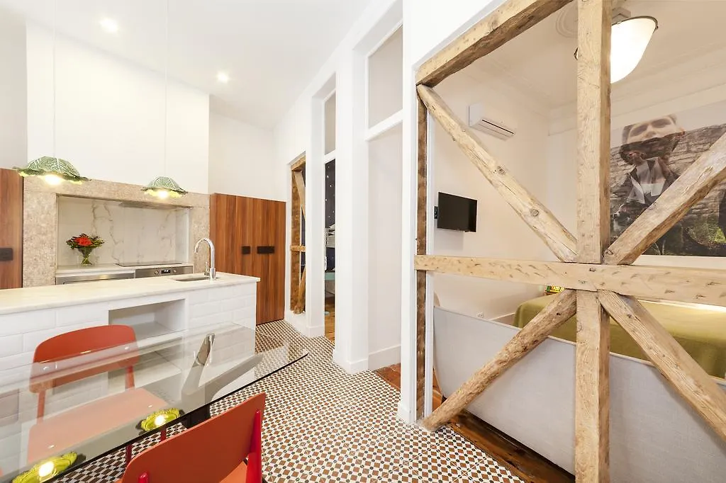 Lisbon Cheese & Wine Suites 4*,